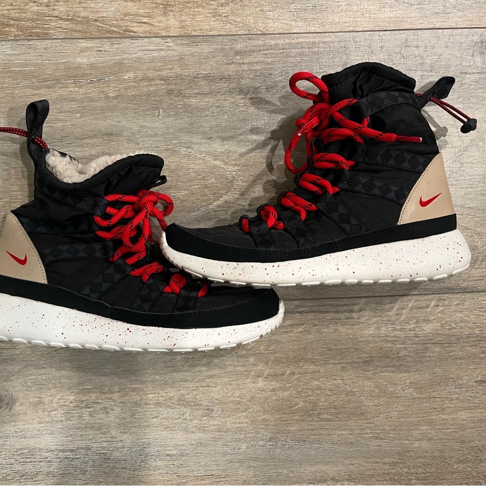 Worn once. Nike Women’s short winter boot.